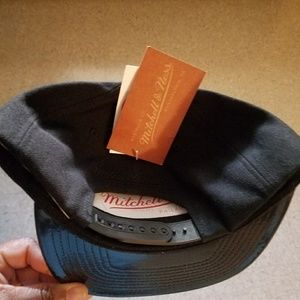 Mitchell & Ness Bull NBA cap